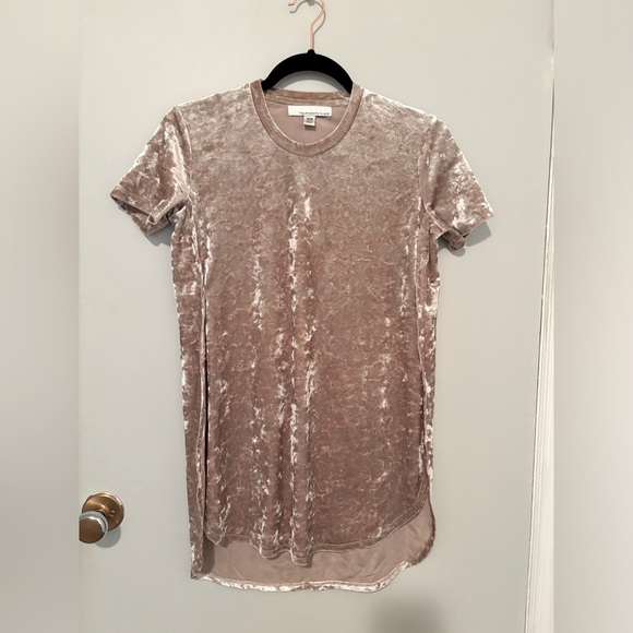 NEW Women’s Fourteenth Place tunic style champagne coloured velour top size XS - Picture 2 of 3